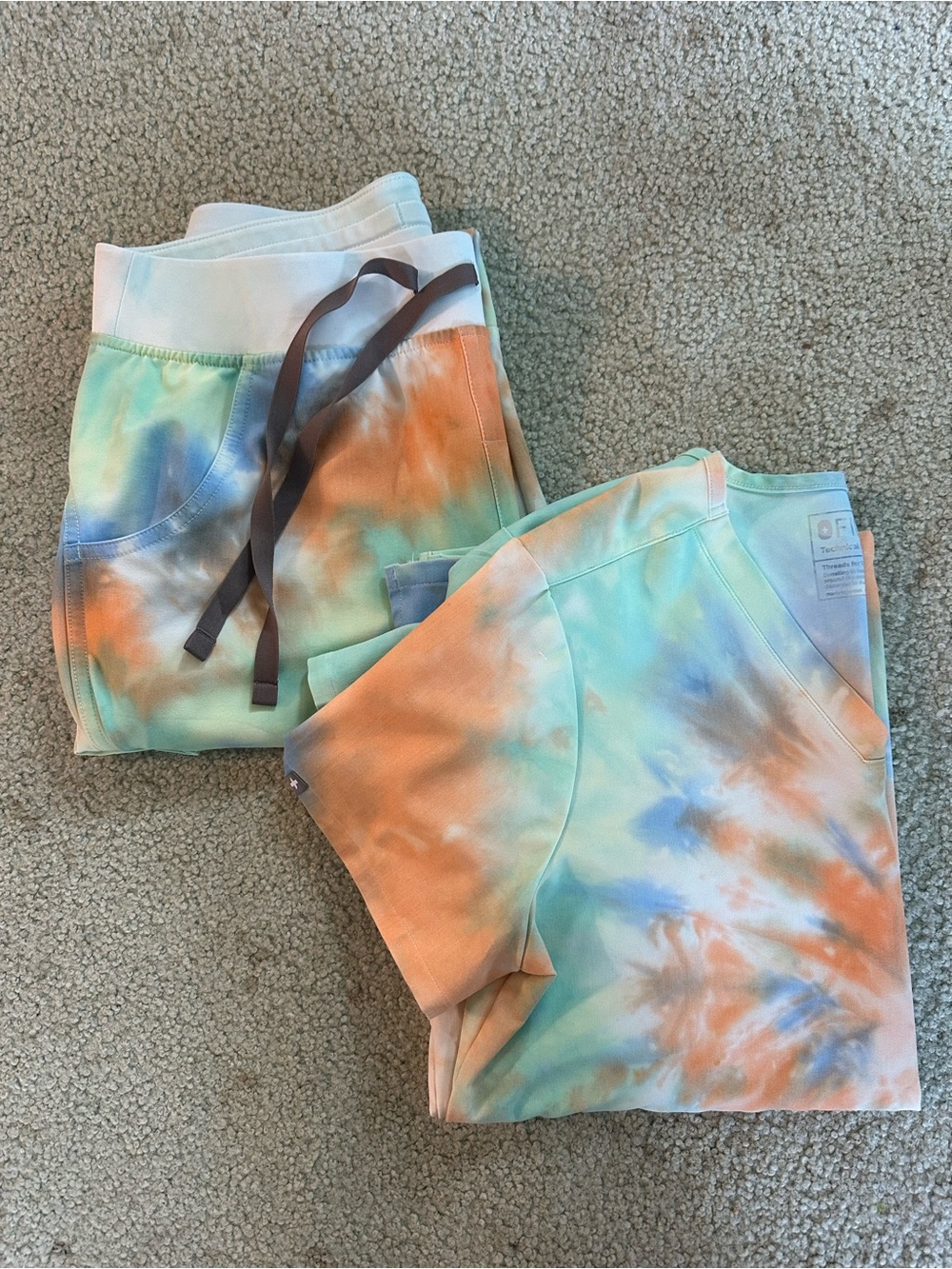 FIGS HANDMADE TYE DYE SCRUB SET- SIZE MEDIUM